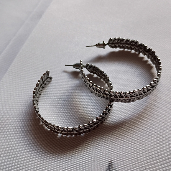 Elegant Silver Hoop and Dangle Earrings Set - Picture 4 of 10